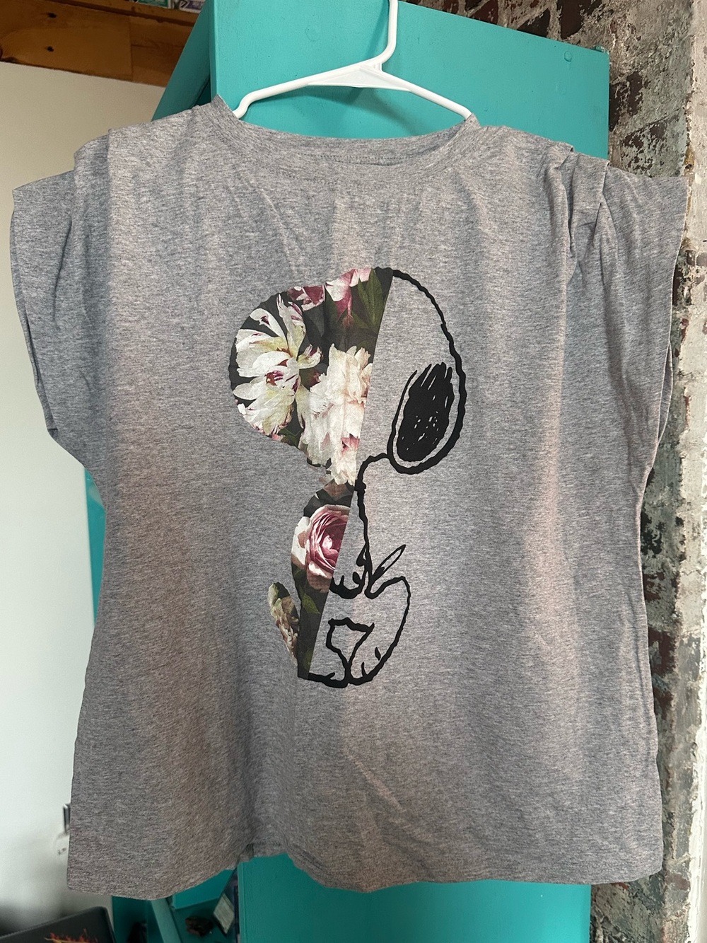 Size L Ruched Sleeve Floral Snoopy Top